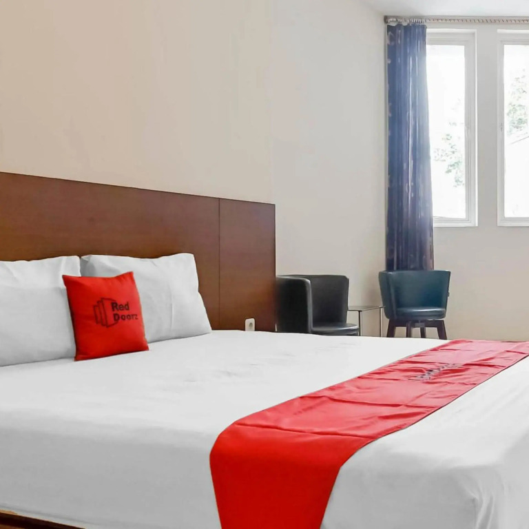 RedDoorz Plus at Karebosi Area 2 Makassar