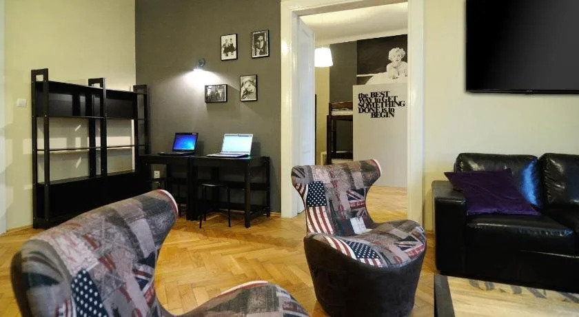 Hollywood Hostel