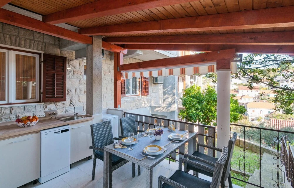 Awesome Apartment in Splitska With 2 Bedrooms and Wifi