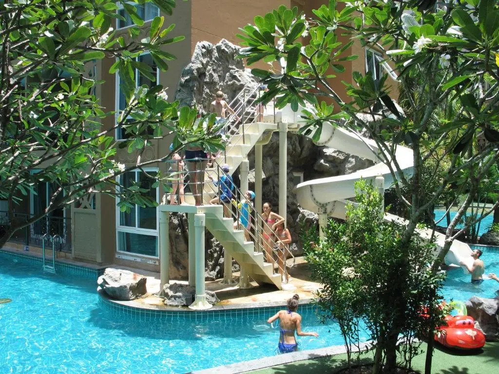 Atlantis Condo & Water Park Pattaya By the Sea