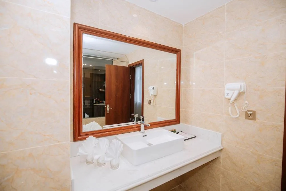Thông Đỏ Hotel