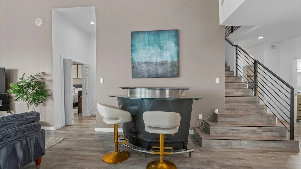 Lakefront Retreat w Pool, Hot Tub & Stunning Views