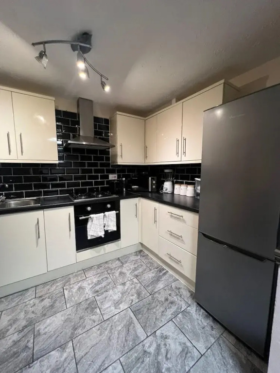 Charming Close Retreat in Grays