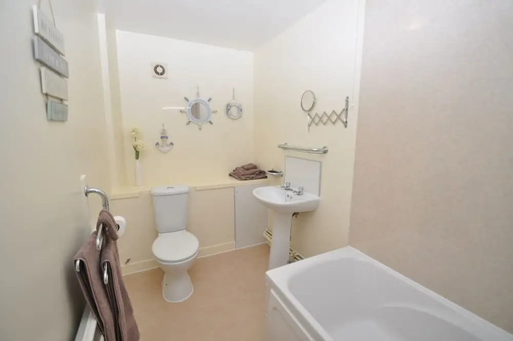 3 Varis Apartments