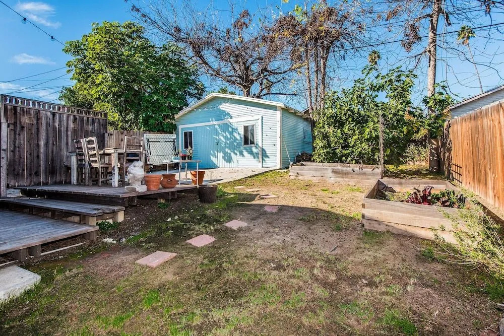 Charming 2 Bedroom Bungalow in Silver Lake