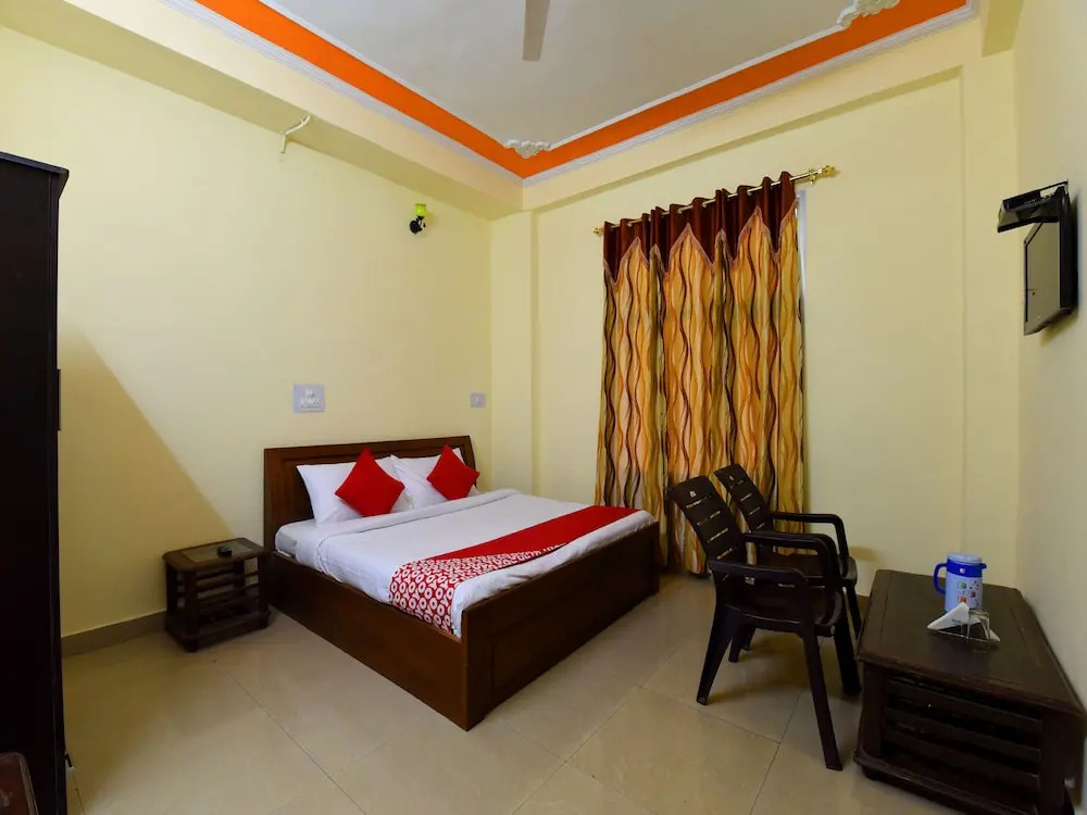 OYO 12826 Hotel Himgiri
