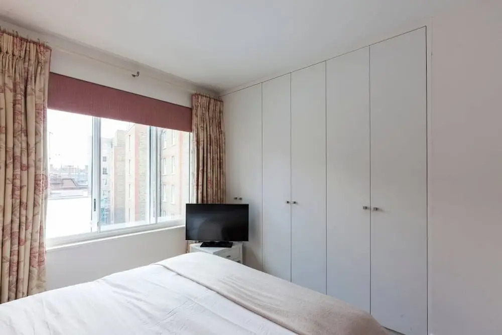 Bright 2 Bedroom Apartment Chelsea