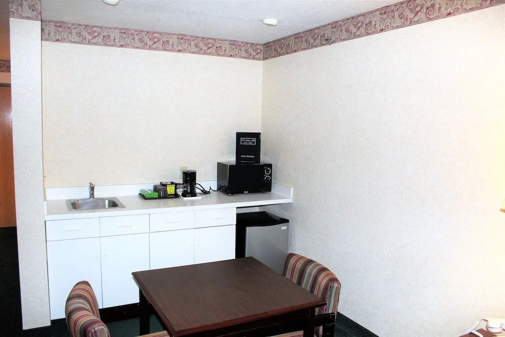 Cumberland Inn and Suites