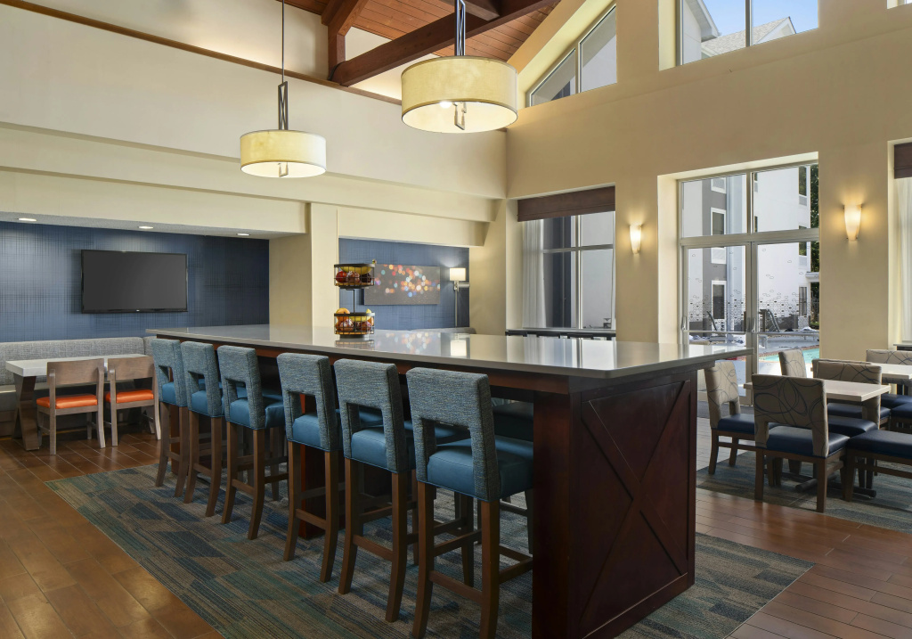 Hampton Inn & Suites Newport News-Airport - Oyster Point Area