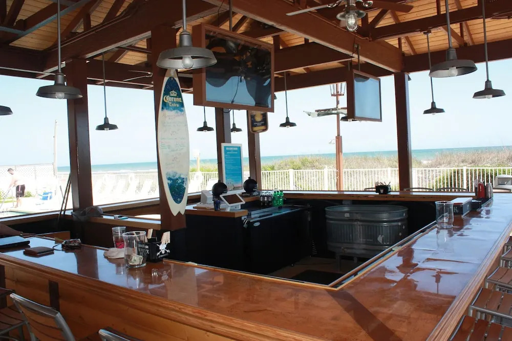 Castaway Beach Inn & Swim Up Bar