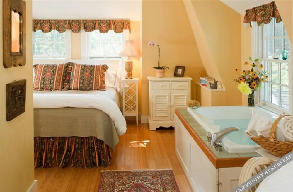 Bufflehead Cove Inn