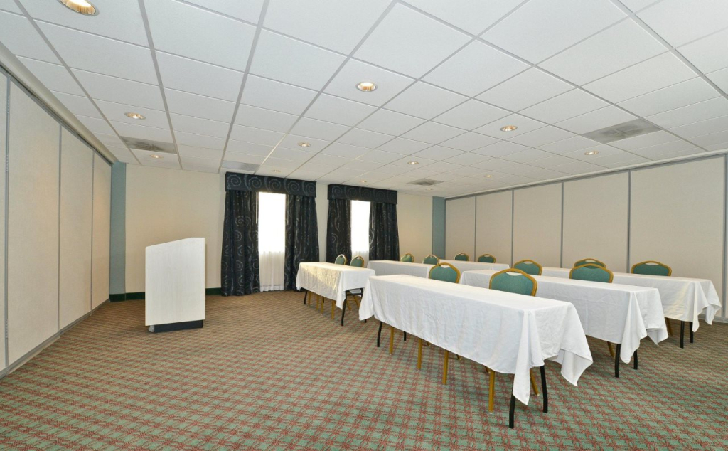 Holiday Inn Express & Suites Tacoma South - Lakewood by IHG