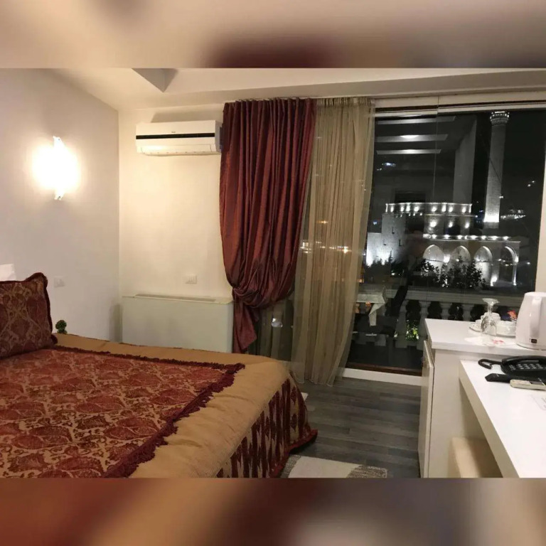 Theranda Hotel