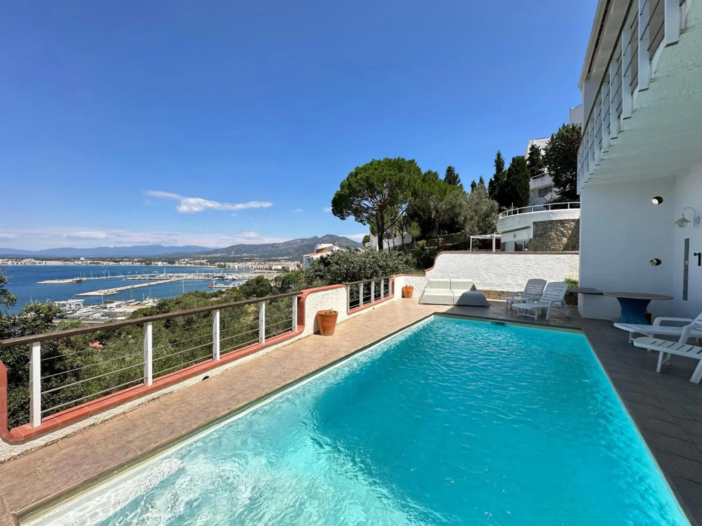 Agi Villa Poncella