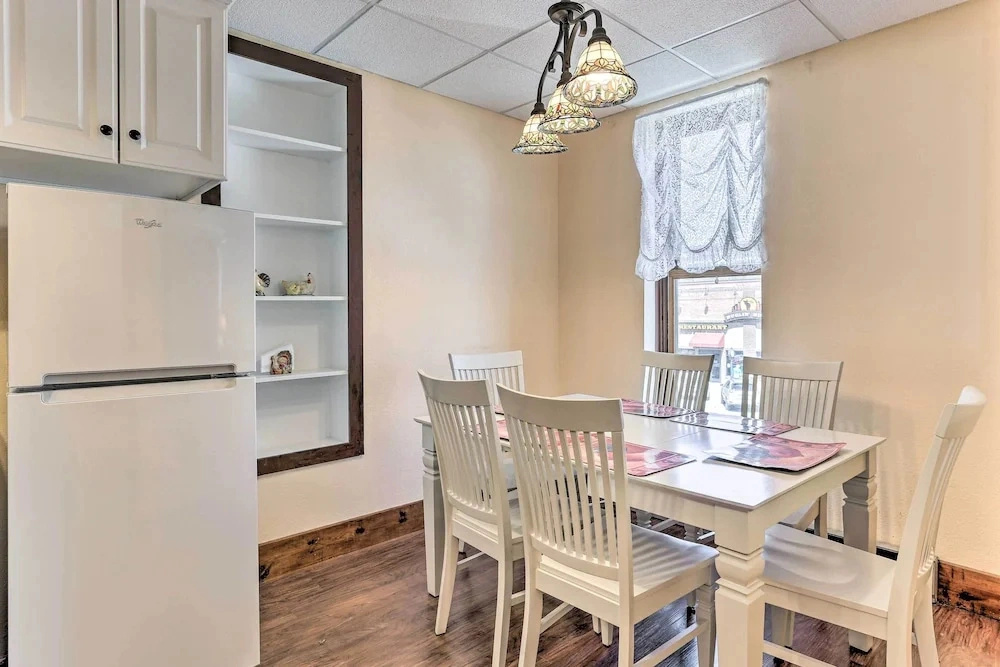 Black Hills Basecamp: 2 Historic Dtwn Custer Apts