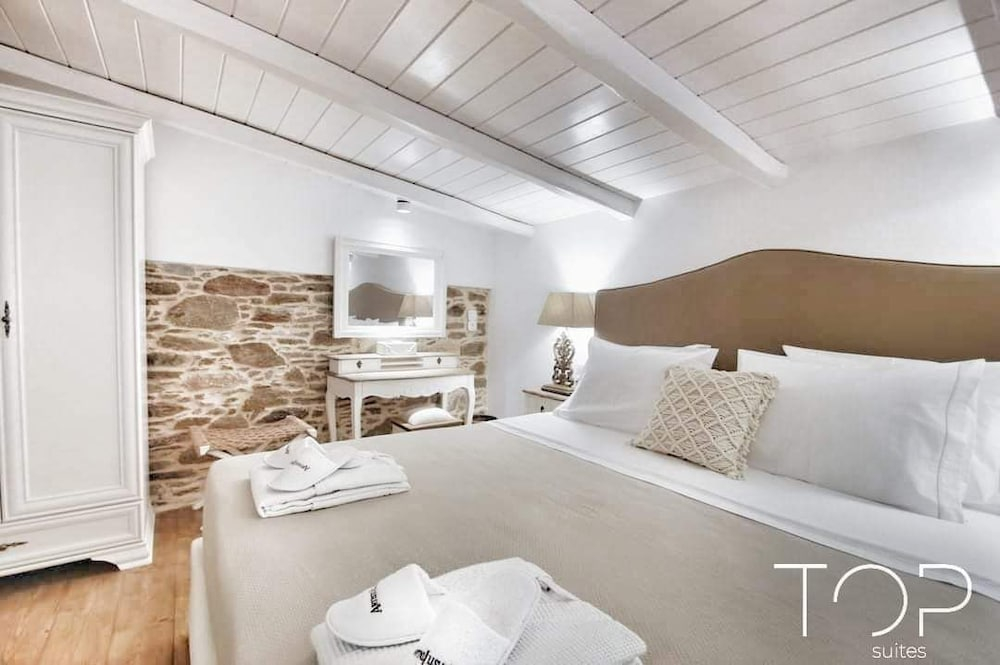 TOP SUITES