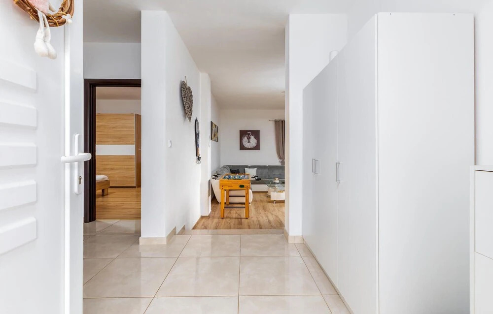 Four-Bedroom Holiday Home In Valbandon