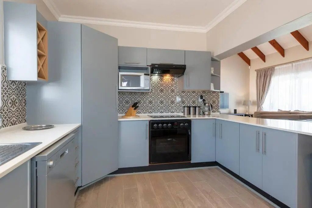 Sedgefield - Quick WALK to Beach. REDUCED Winter Rates - Sleeps 6 Guests