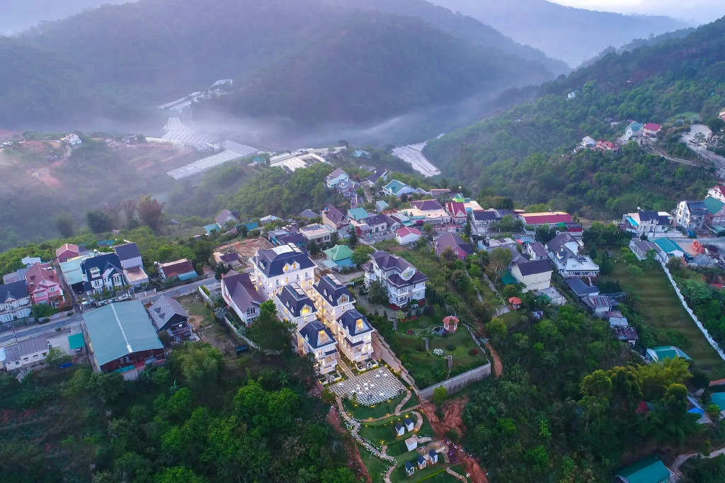 Dalat De Charme Village