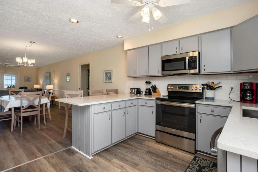 Pelican Palace by Oak Island Accommodations