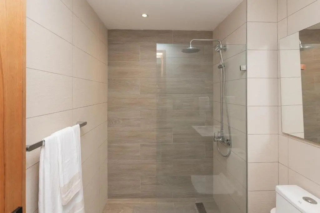 1 Bedroom Apt with Pool, 5 Minutes From Beach