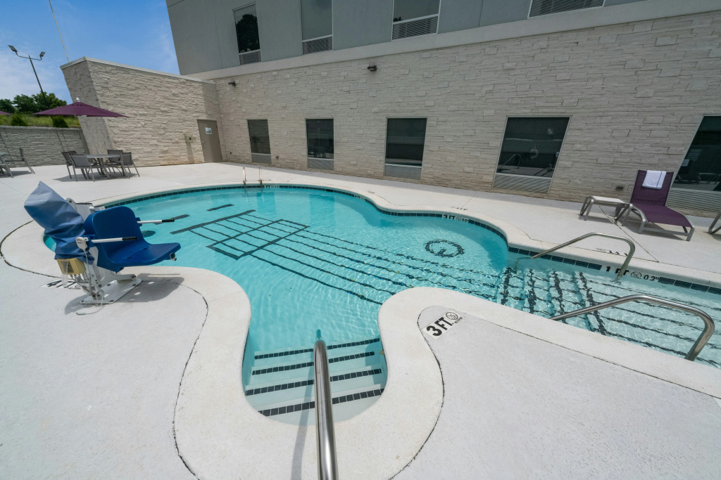 Holiday Inn Express & Suites Memphis Arpt Elvis Presley Blv by IHG