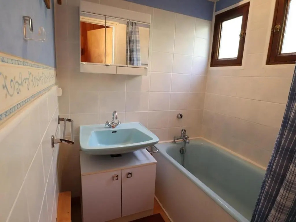Chalet pour 6-8 pers. avec cheminée, plein sud et garage à 5 min du centre - FR-1-342-234
