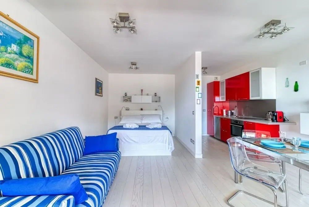 The Lady in Red Studio Flat with Sea View Terrace
