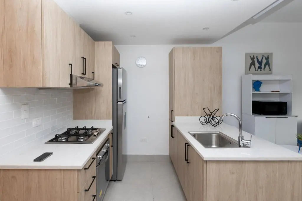1 Bedroom Apt with Pool, 5 Minutes From Beach