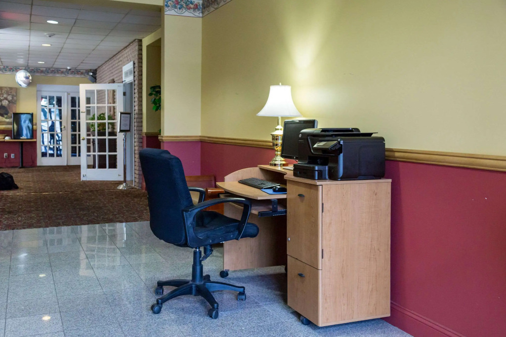 Econo Lodge Auburn I-95