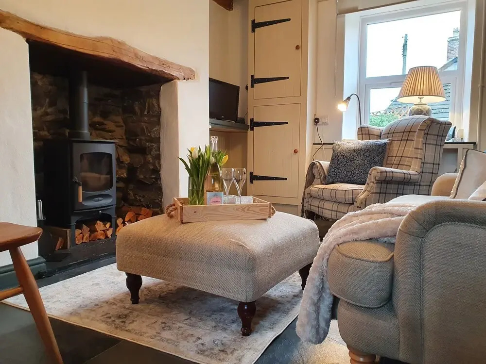 Llangollen 1-Bed Cottage Sleeps 2 with Parking