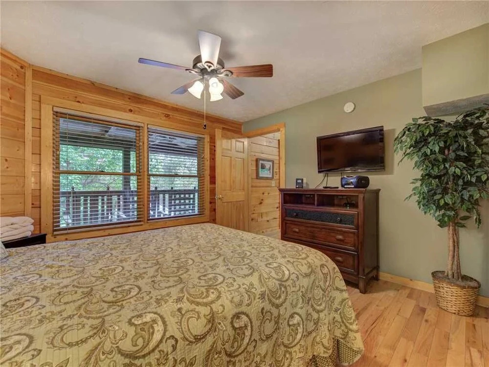 Bears Corner 3 Bedroom Home with Hot Tub