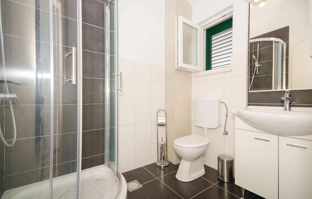 Awesome Home In Sevid