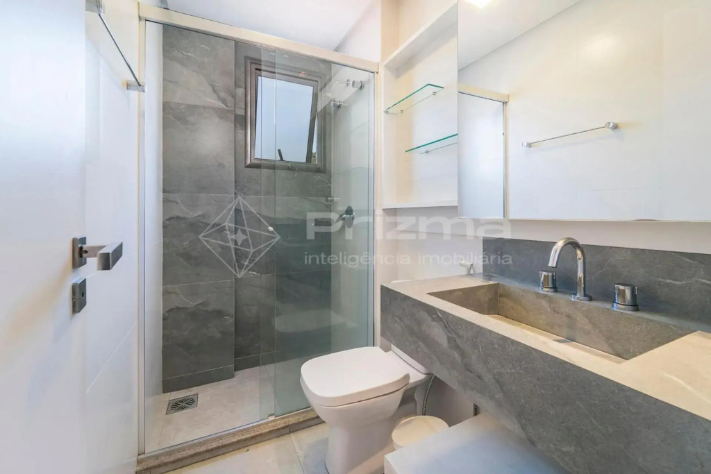 Elegante Apartamento de 3 quartos na Praia de Bombinhas.