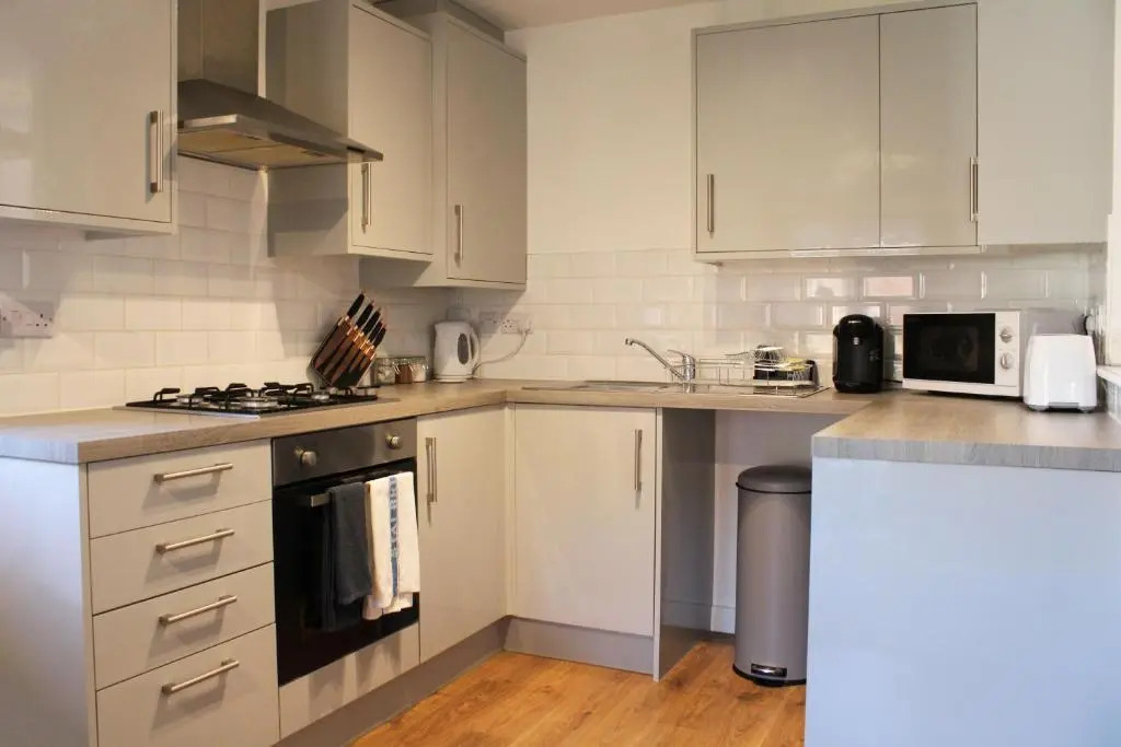 Low Cost, 4 Bed with Parking & Large Garden 06