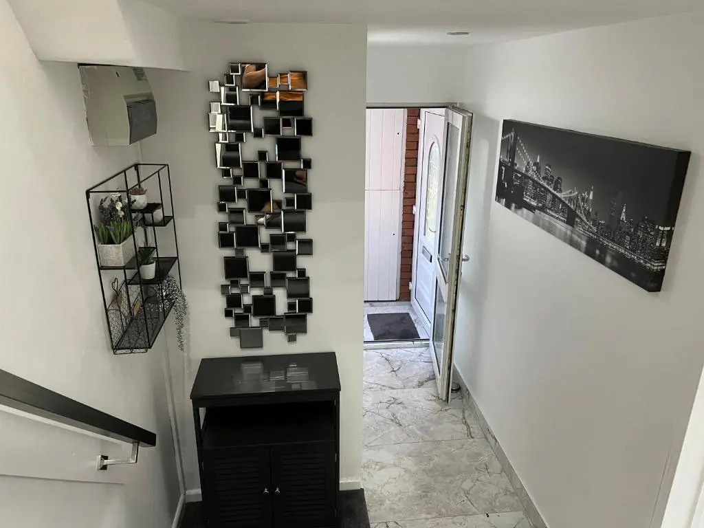 Penthouse Style Luxury 2 Bedroom House has Hot-Tub, extra fees apply