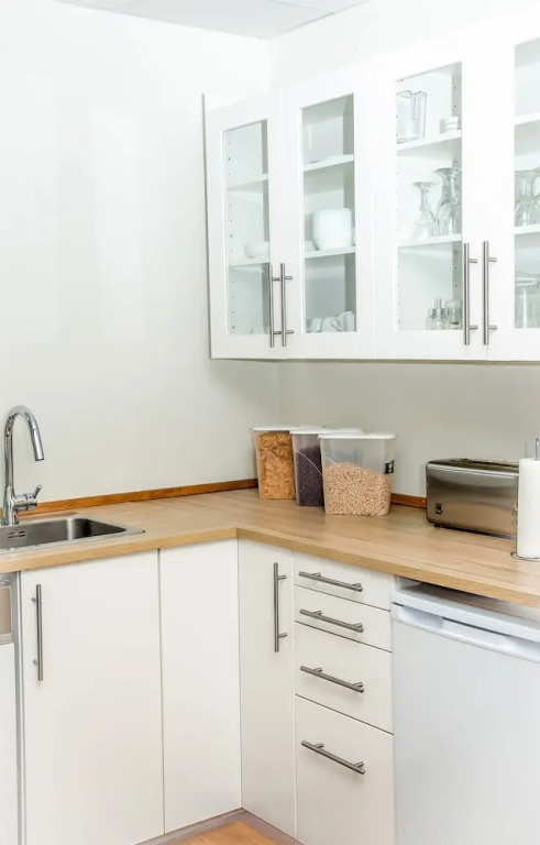 B&B Guesthouse - Bed and Breakfast Keflavik Centre