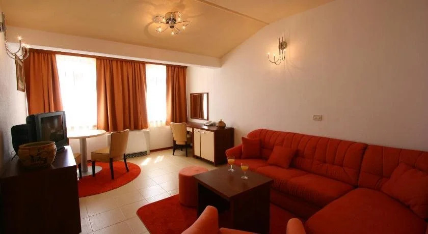 SEGET ESTATE Beachfront Oasis & Tradition
