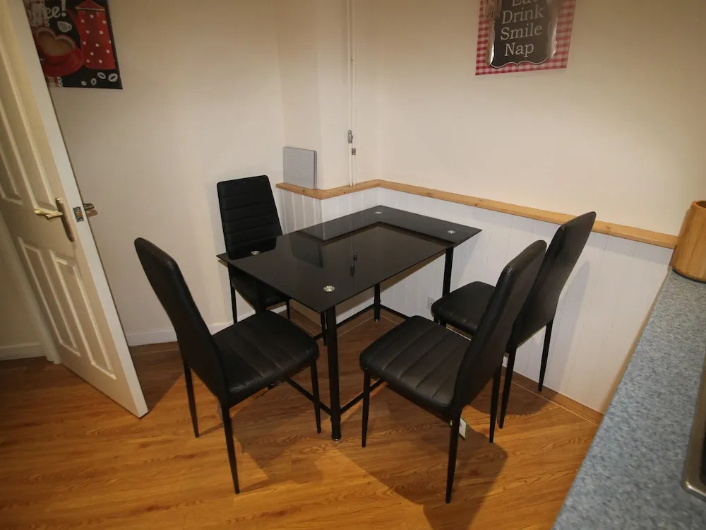 Tywn 2 Bed Apartment by Cardiff Holiday Homes