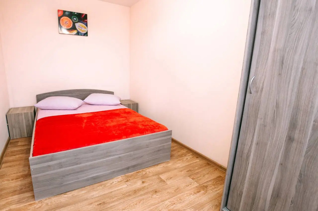 Dzerzhinskogo 10 Dvuhkomnatnye apartamenty v tsentre rjadom s KuzGTU