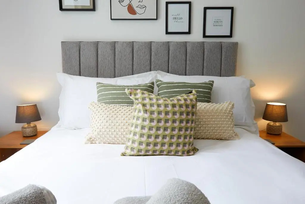 THE HIDEAWAY @ EMPIRE 39, town centre location, close to train station- Yorkshire Coast Holiday Lets.