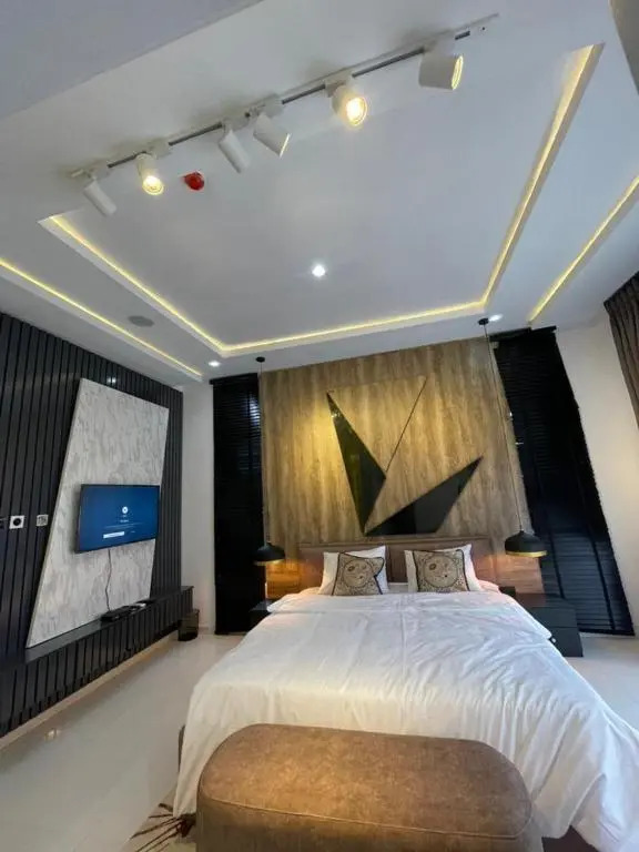 One Bedroom (En-suite) In a shared 4bedroom Terrace duplex with pool and gym