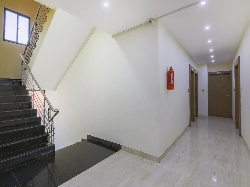 OYO 10580 Hotel Skylark