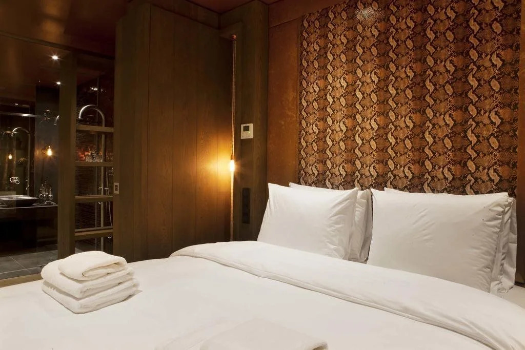 Manzos Suites