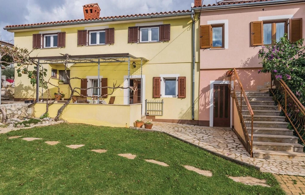 Beautiful Home in Brnobici With Wifi, 2 Bedrooms and Outdoor Swimming Pool