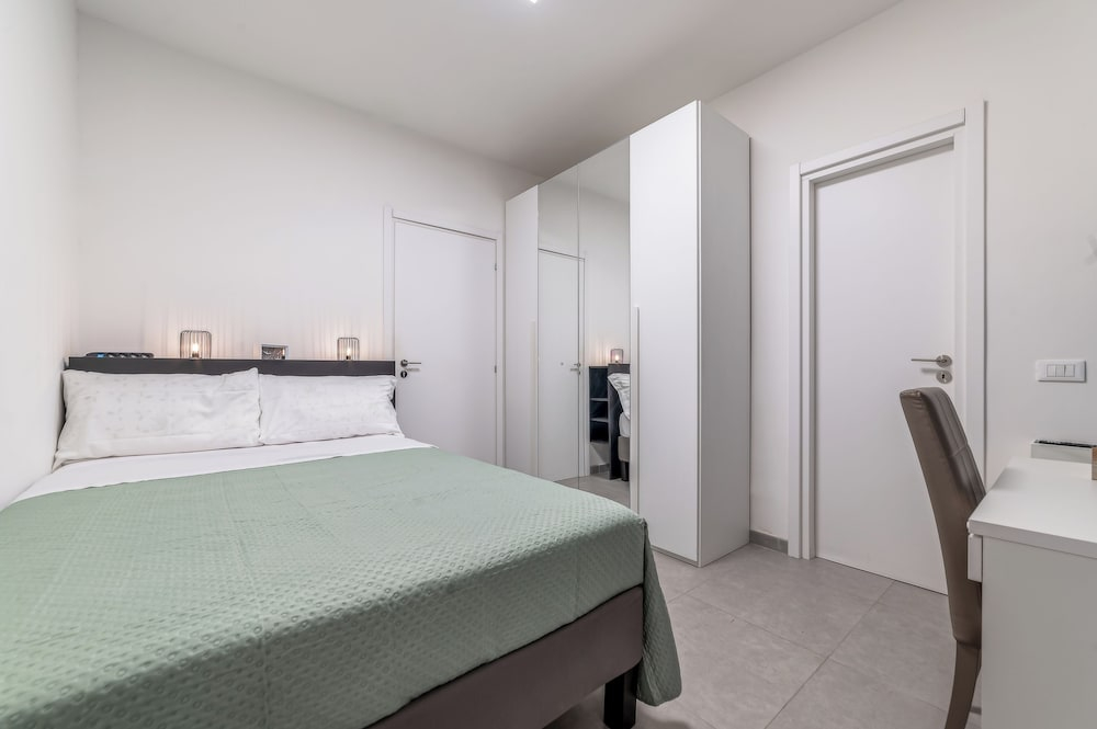 Cozy Enna Rooms - Metro Re di Roma & WiFi