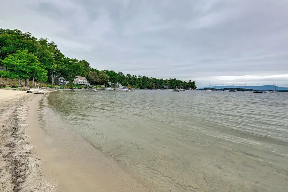 Lake Winnipesaukee Condo w/ Beach Access!