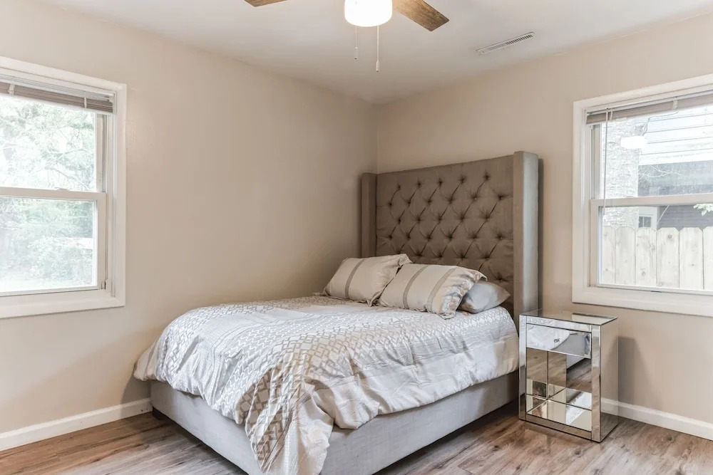 Cozy And Peaceful - Great Outdoor Space 3 Bedroom Home by Redawning