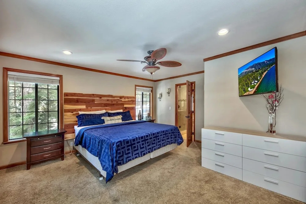 1760t Thunderbird Cabin 3 Bedroom Home