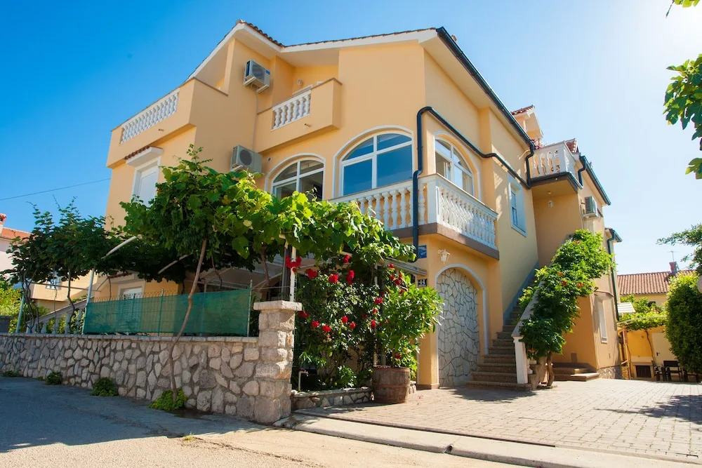 Apartmani Tina